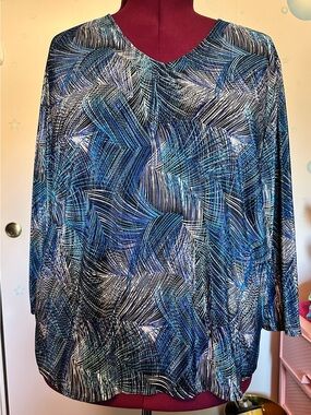 Sag Harbor Woman Blue Abstract Print Long Sleeve Top